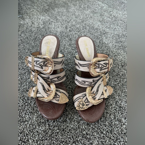 Farra White Distressed Heels - Picture 3 of 4